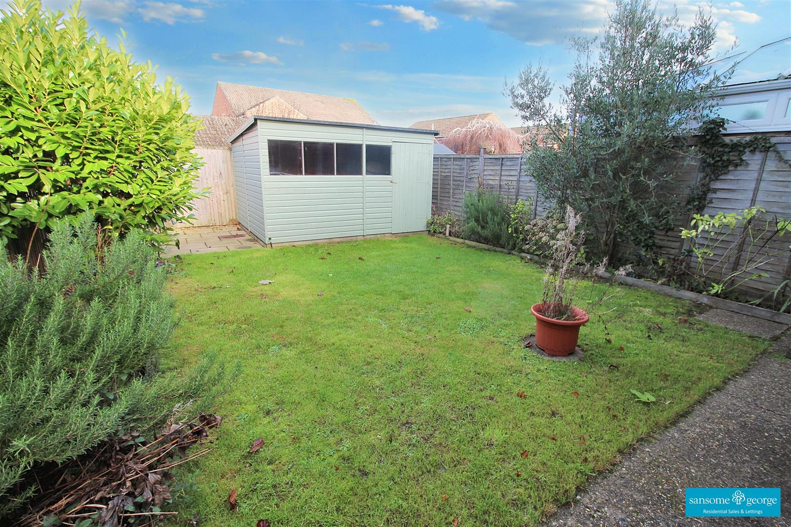 3 bed property in Cornwall Close, Tilehurst